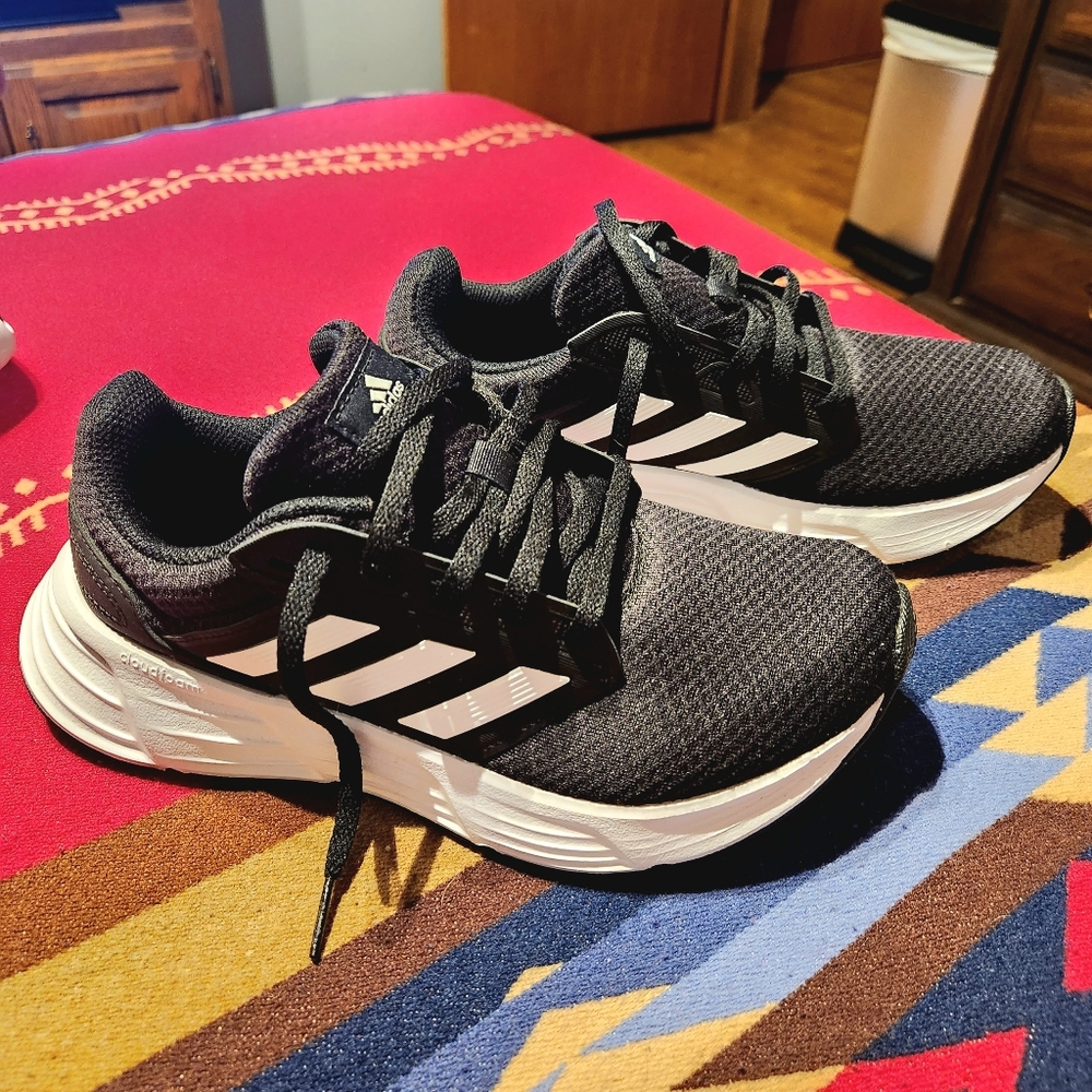 Women's Adidas Sneakers- NWOB